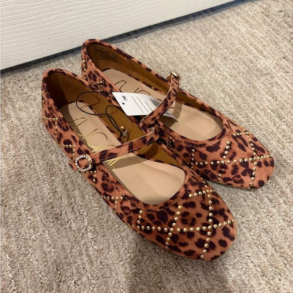 NWT Sugar Leopard/Cheetah Print Gold Studded Ballet Flats - Size 7 - Picture 1 of 9